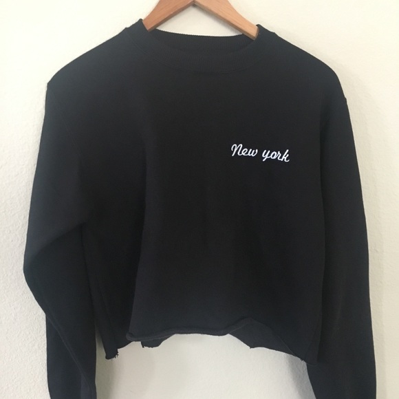 Brandy Melville Tops - BRANDY MELVILLE NANCY NEW YORK CROPPED SWEATSHIRT
